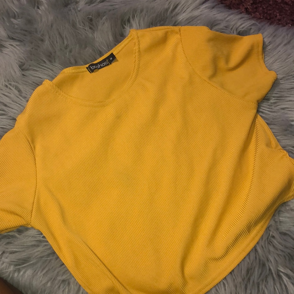 Boohoo mustard crop tee